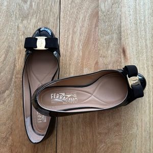 Salvatore Ferragamo Varina Ballerinas in Black size 6.5